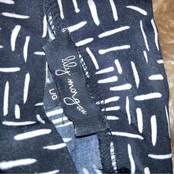 Long sleeve Cold Shoulder Top by Lily Morgan (L) - Picture 5 of 6